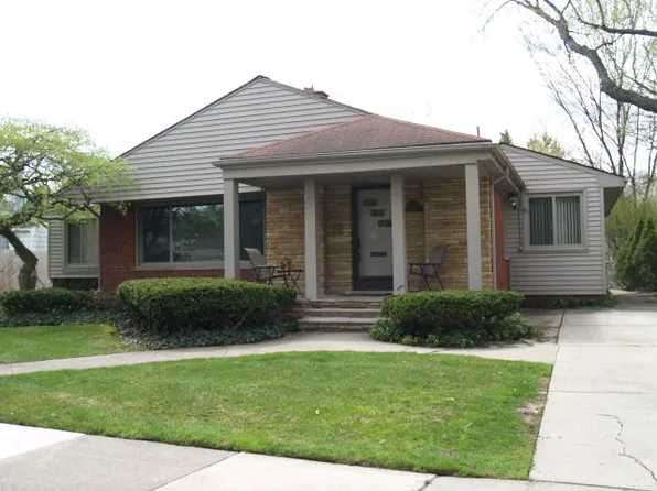 25211 W Roycourt, Huntington Woods, MI 48070