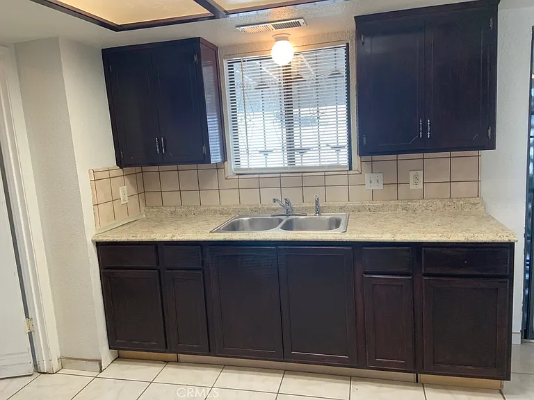 922 E Elm Ave — Photo 12