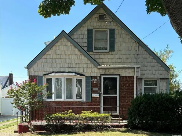 381 Emory Road, Mineola, NY 11501