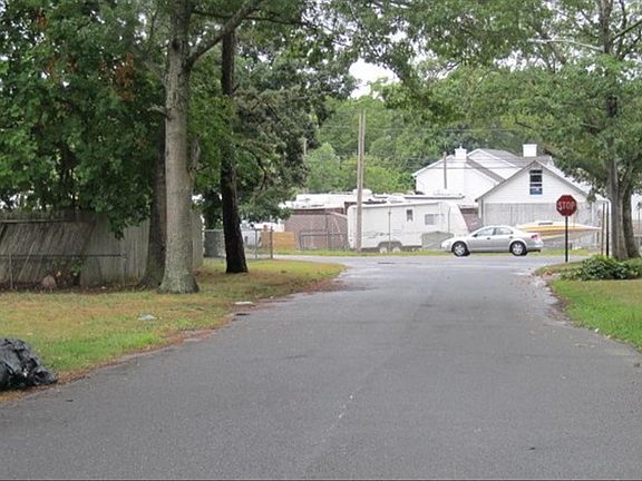 4th image of 13 Millford Ave