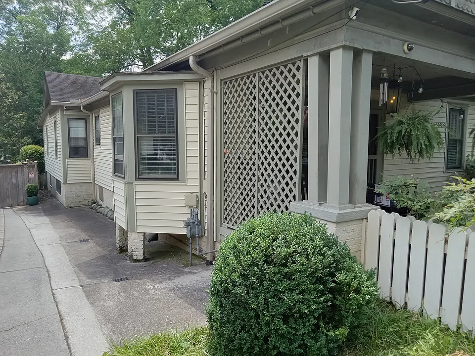 side-view of the Glen Arden House