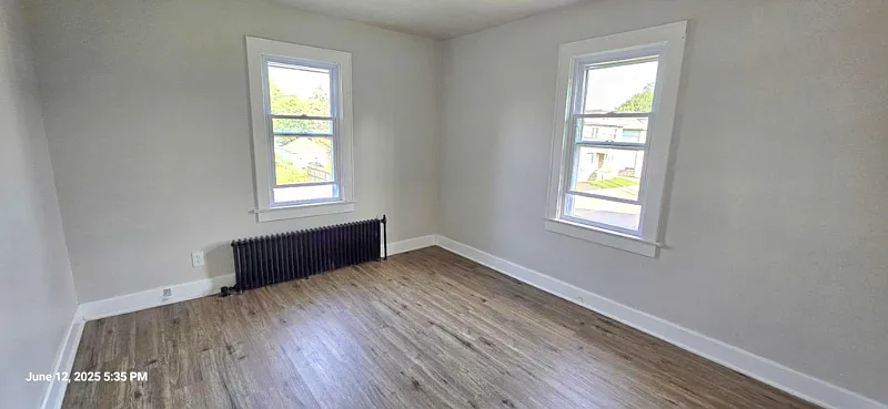 233 Lester Ave — Photo 4