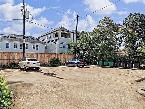 3rd image of 1931 Richmond Ave APT B