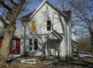 706 E Winneshiek St, Freeport, IL 61032