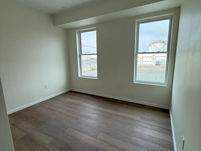 546 Saratoga St #2 — Photo 9