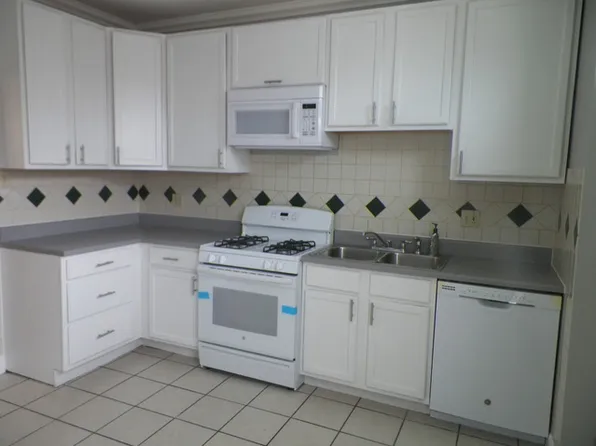 7217 S Yates Blvd APT 2B, Chicago, IL 60649