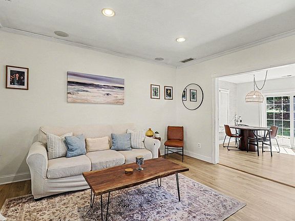 4th image of 65 Pleasant St