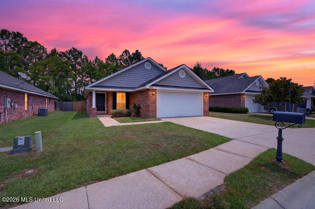 3 bed, 2.0 bath, 1713 sqft, $1,995 — Photo 4