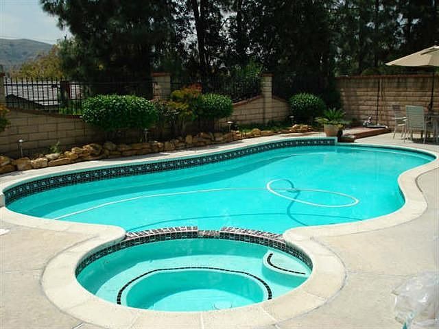 2nd image of 31 Edgebrook Dr