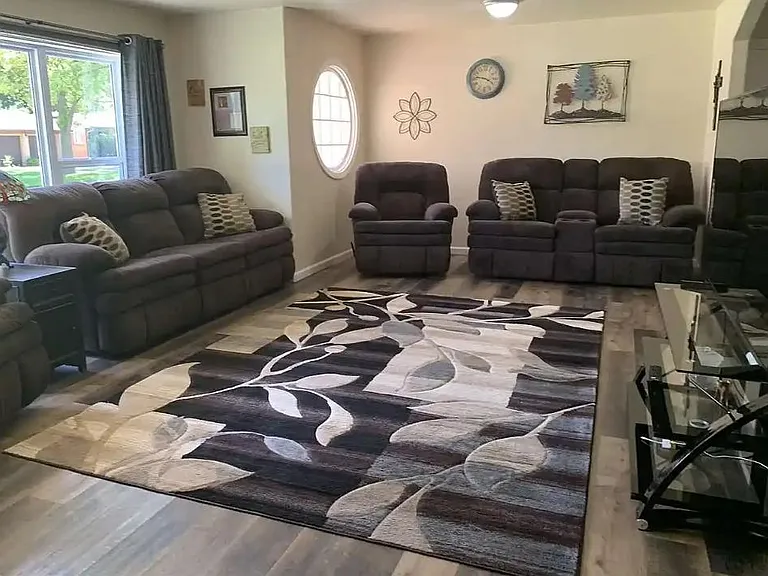 1806 Ramona Dr — Photo 2