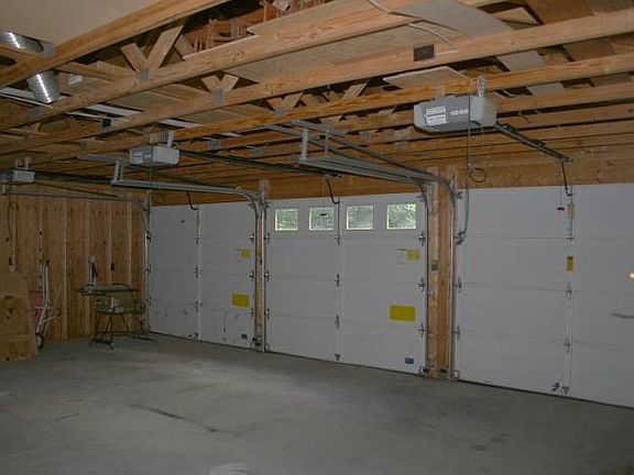 3 CAR GARAGE