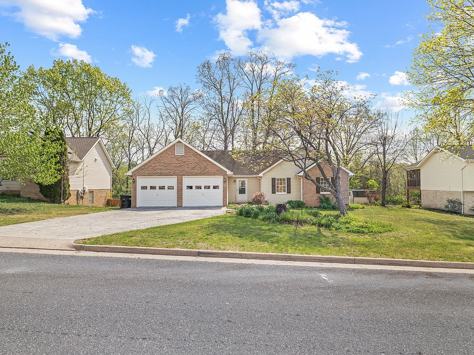 1st image of 1707 Park Lawn Dr