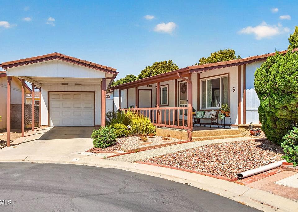 1st image of 3 Poinsettia Gardens Dr #3