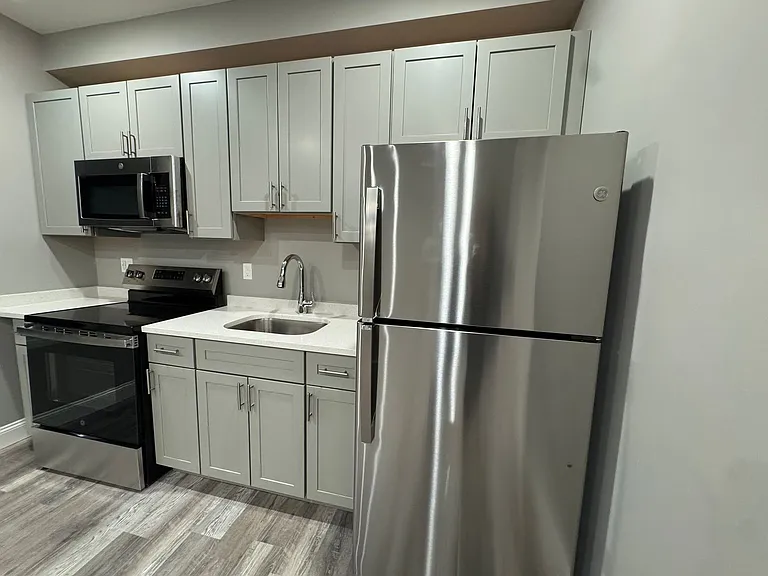 8 Avon St — Photo 18