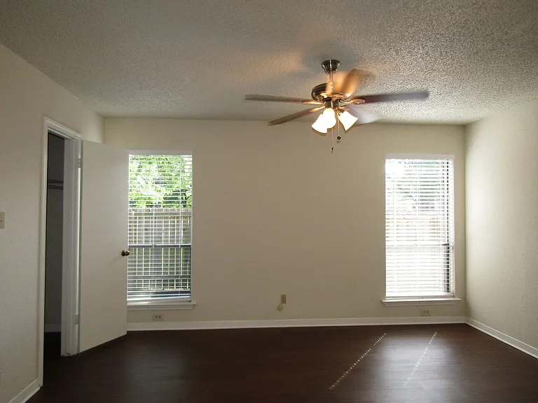 8325 Fathom Cir — Photo 16