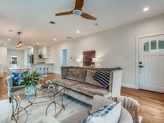 3rd image of 734 N Montclair Ave