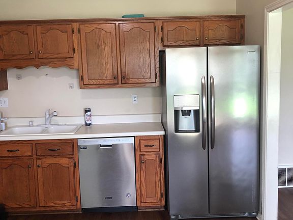 3rd image of 10713 Oak Leaf Dr