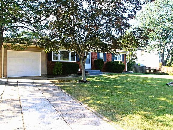 3rd image of 5 Sandy Ln