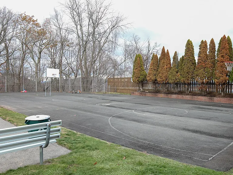 564 Sierra Vista Ln — Photo 16