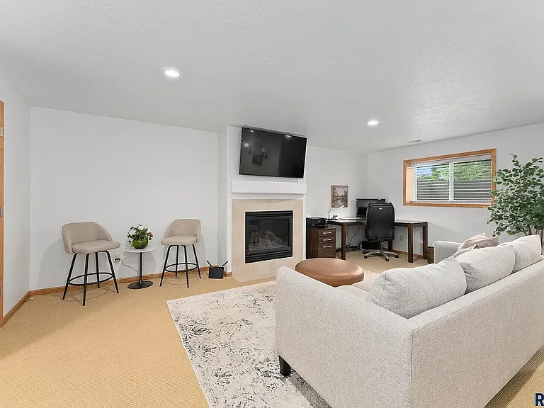 6107 S Avalon Ave — Photo 12