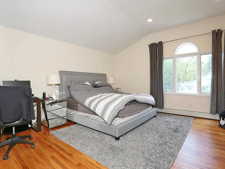 84 12th St — Photo 32