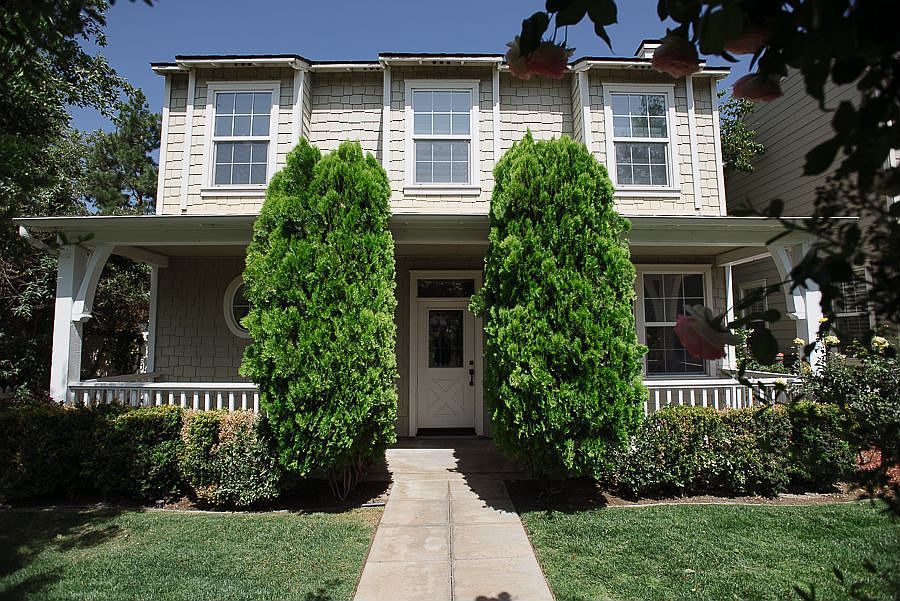 1st image of 27018 Edgewater Ln
