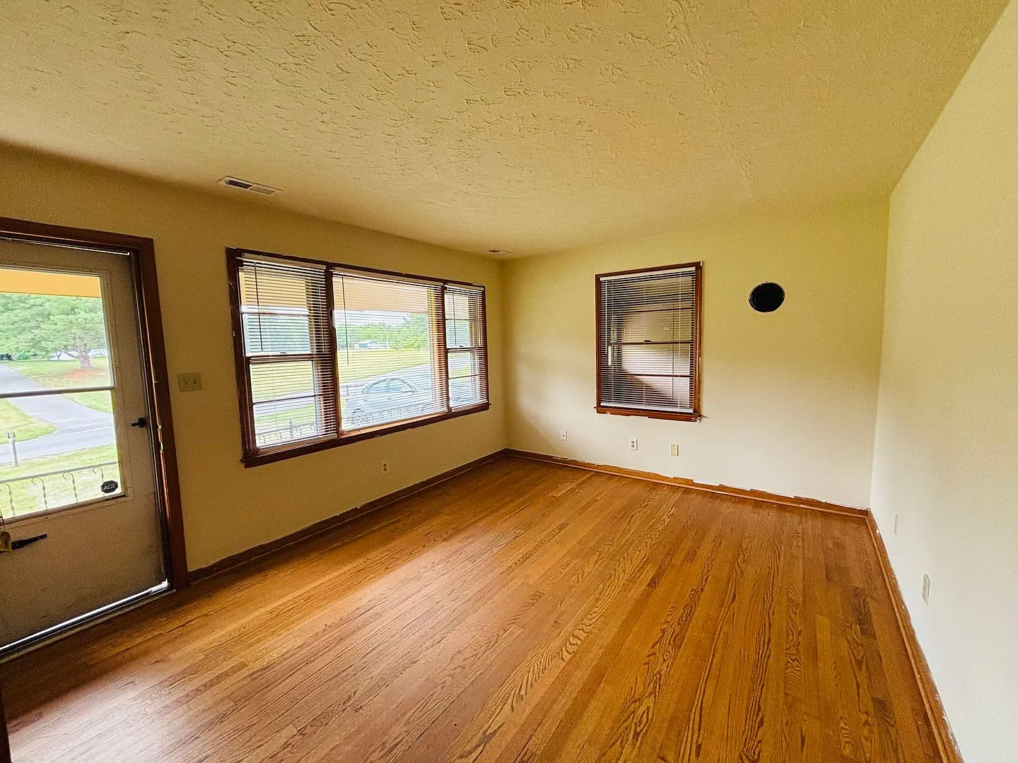 3 Bedroom, 1 Bath House — Photo 3
