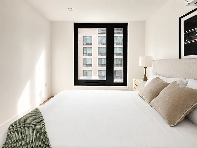 260 Gold St #914 — Photo 10
