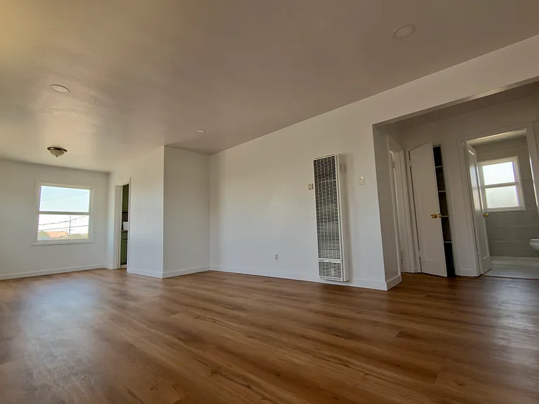 244 S 43rd St #4 — Photo 11