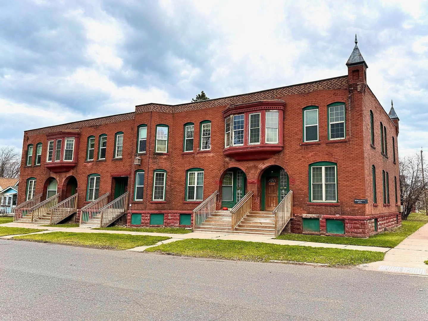 Morrisette Apartments — Photo 1