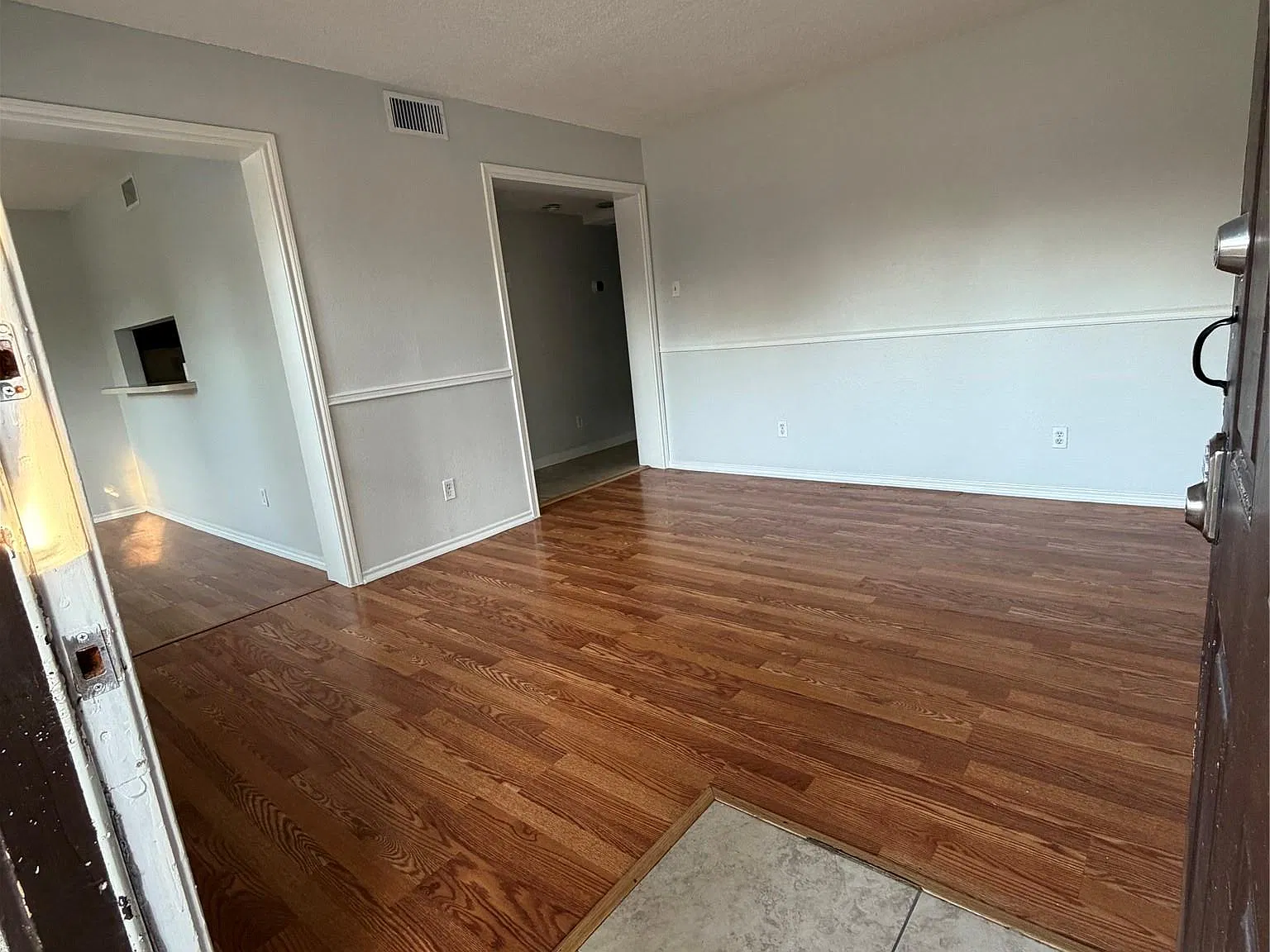 2 bed, 1.0 bath, 827 sqft, $1,100 — Photo 2