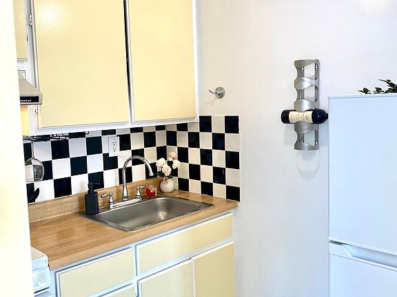 4th image of 5310 Loma Linda Ave APT 8