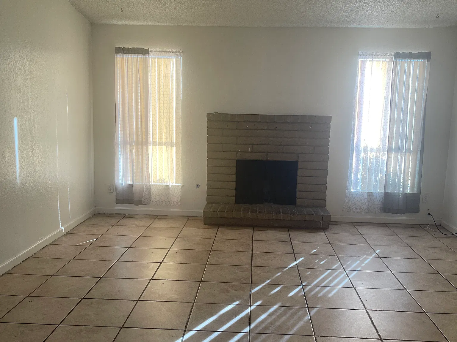 3 bed, 1200 sqft, $2,500 — Photo 2