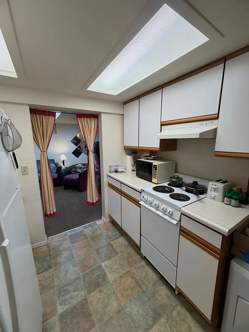 North Meridian Apartment — Photo 1