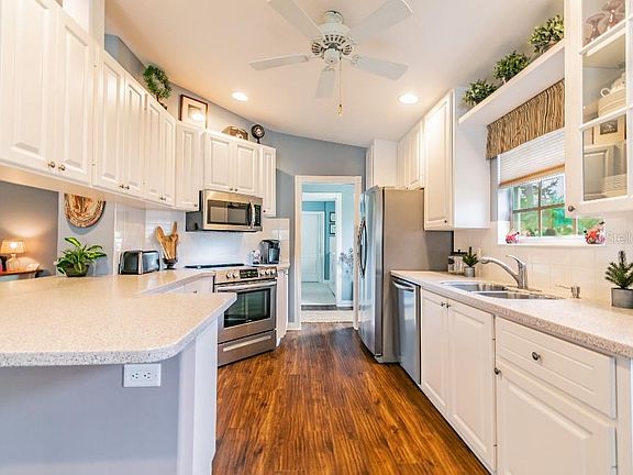 5th image of 5532 Avellino Pl