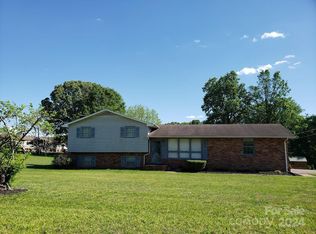 544 20th Ave SE, Hickory, NC 28602