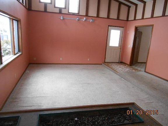 5th image of 683 Winthrop St N