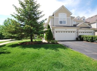 370 Vaughn Cir, Aurora, IL 60502