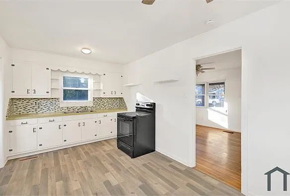 1741 34th St W — Photo 5