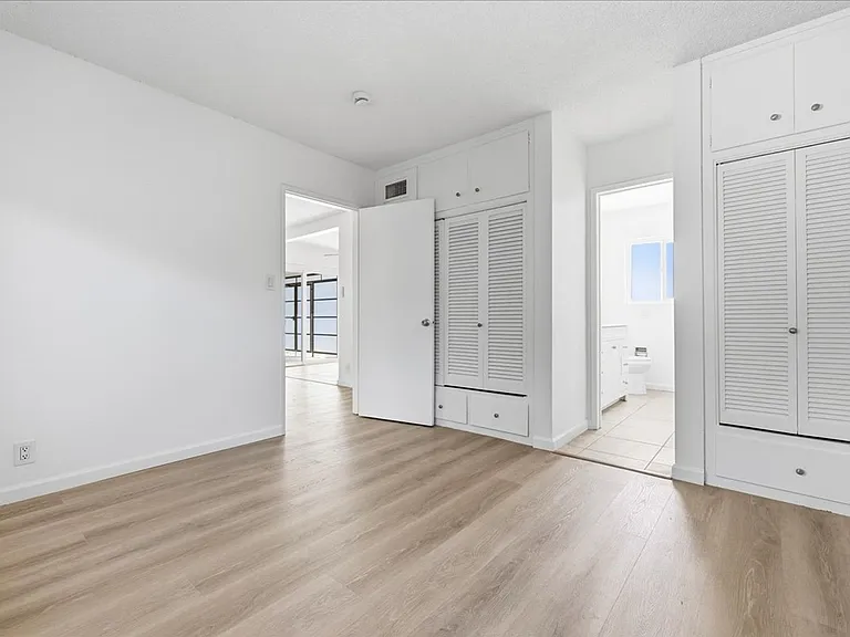 2080 S. Camino Real — Photo 12