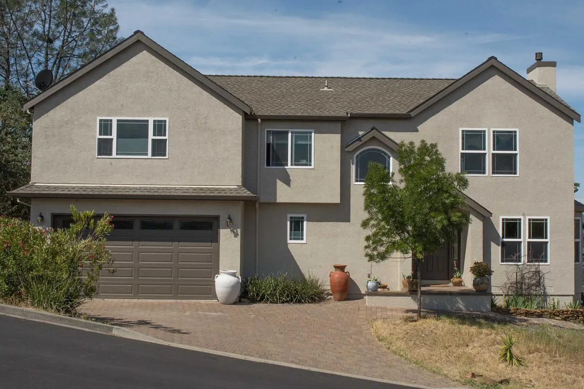 3 bed, 2.5 bath, 2159 sqft, $2,800 — Photo 1