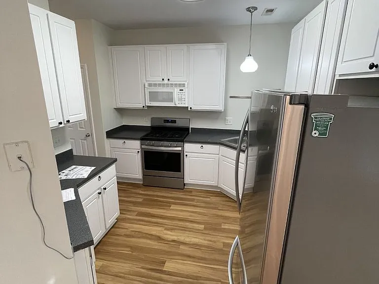 4046 Landover Ln — Photo 3
