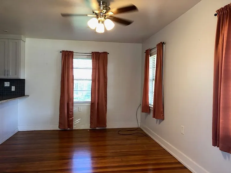 100 W Madison St — Photo 3