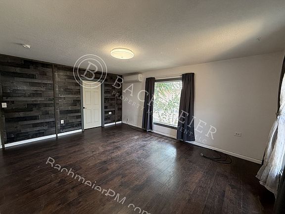 3rd image of 120 SE 17th St
