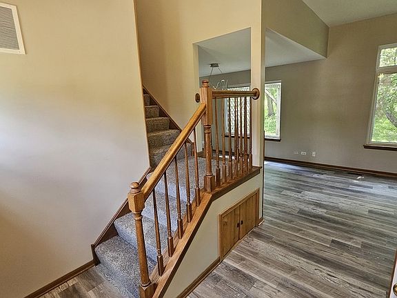5th image of 2545 Applewood Ln #2545