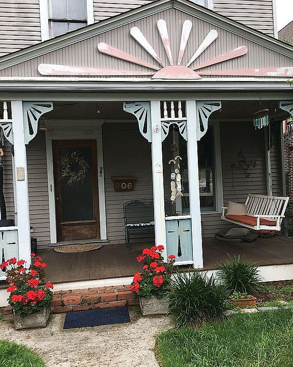 1st image of 806 Luttrell St
