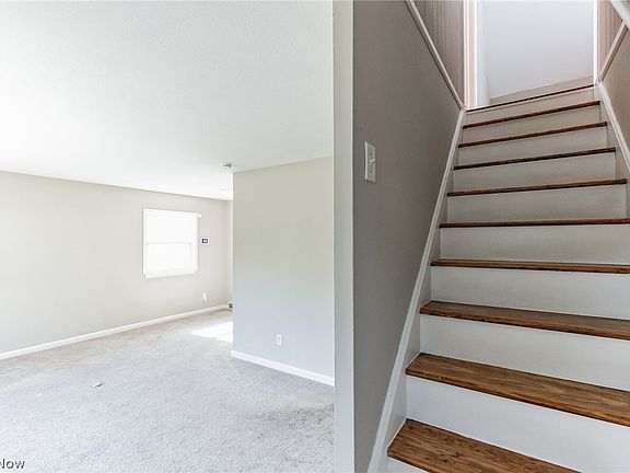 4th image of 27081 Drakefield Ave