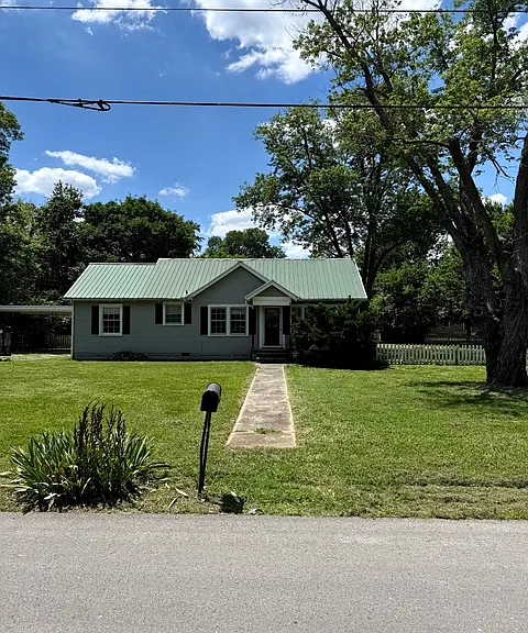 1127 Rose Ave — Photo 1