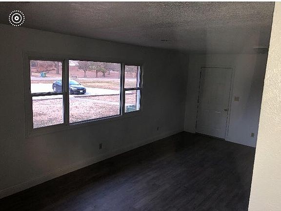 2nd image of 304 Williamsburg Dr APT 4