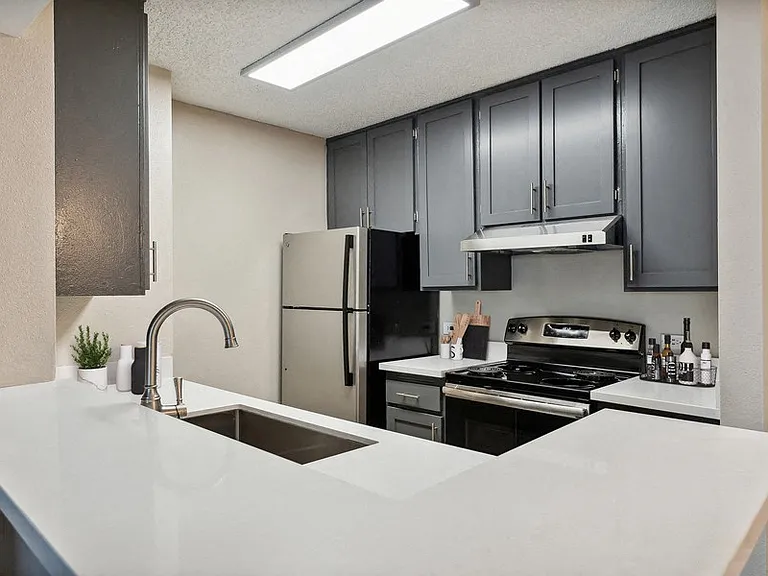 Madison Park — Photo 13